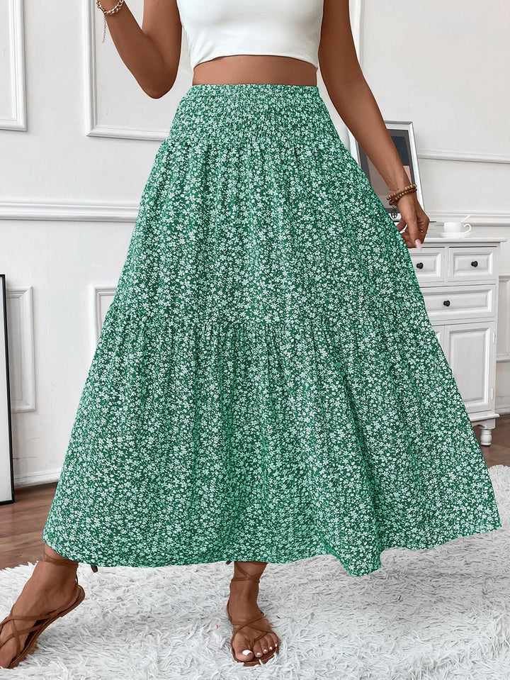 Kvinders sommer nederdel: Lang blomstret maxi med elastisk talje og volang for en stilfuld, let look.