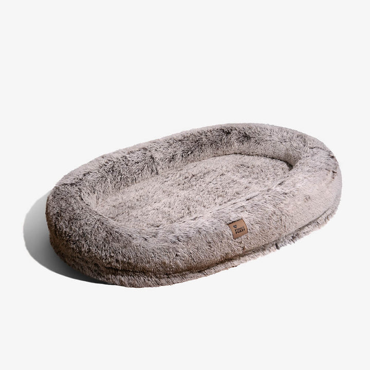 "Großes orthopädisches Mensch-Hund-Bett in flauschigem Beige mit weichen Nackenrollen für maximalen Komfort und Unterstützung
