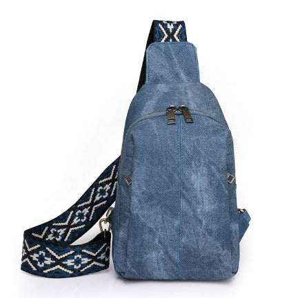 Stilren geometrisk dame crossbody taske i ægte læder. Alsidig skuldertaske til enhver stil.