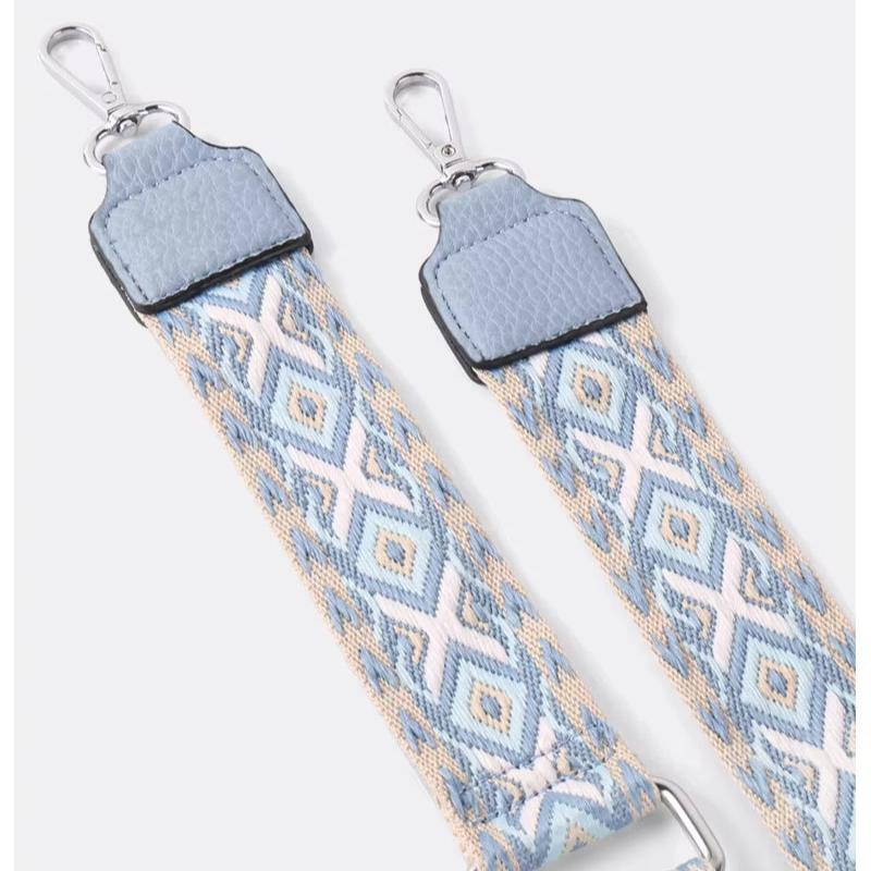 Læder skuldertaske med geometrisk design til kvinder. Trendy og funktionel, en ægte klassiker.