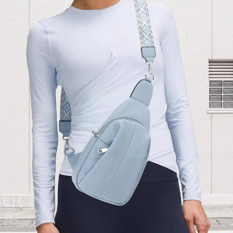 Crossbody taske i ægte læder med iøjnefaldende geometrisk mønster til damer. Elegant tilbehør.