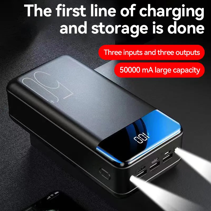 Sort 50000mAh powerbank, høj kapacitet og hurtigopladning til alle mobil- og elektronikbehov.