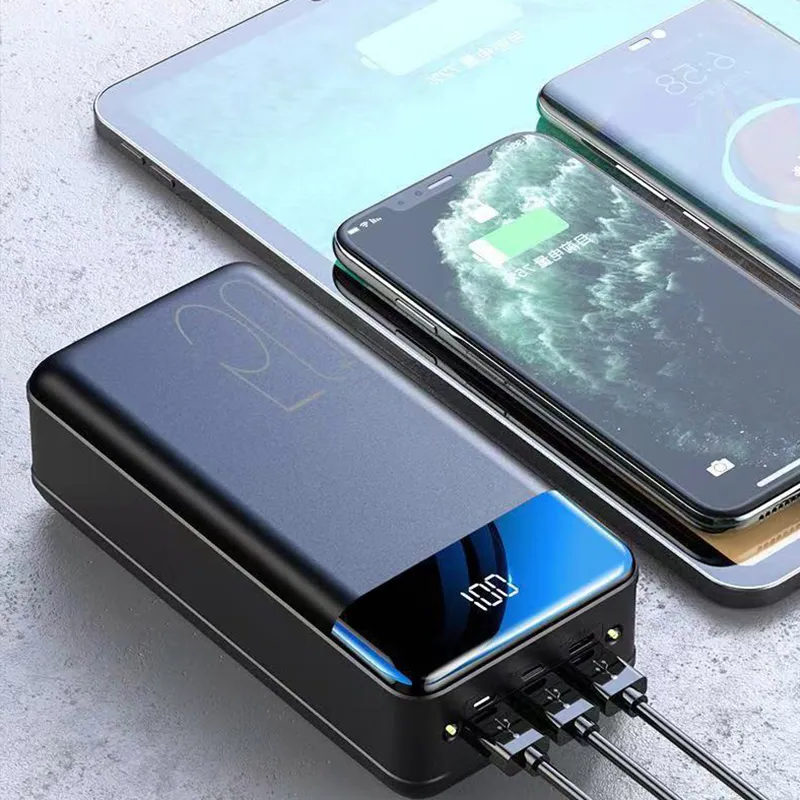 Pålidelig 50000mAh powerbank i sort til rejser og udendørs brug. Hurtig opladning.