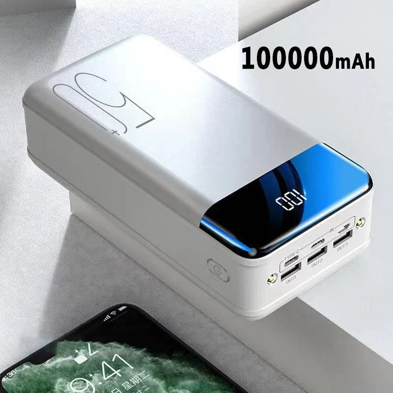 Forlæng batteritiden med en 50000mAh powerbank. Hurtig, sort mobiloplader til rejser.
