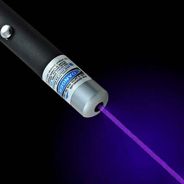 Kraftig laserpointer til udendørs aktiviteter, fritid og erhverv. Robust design med høj effekt.