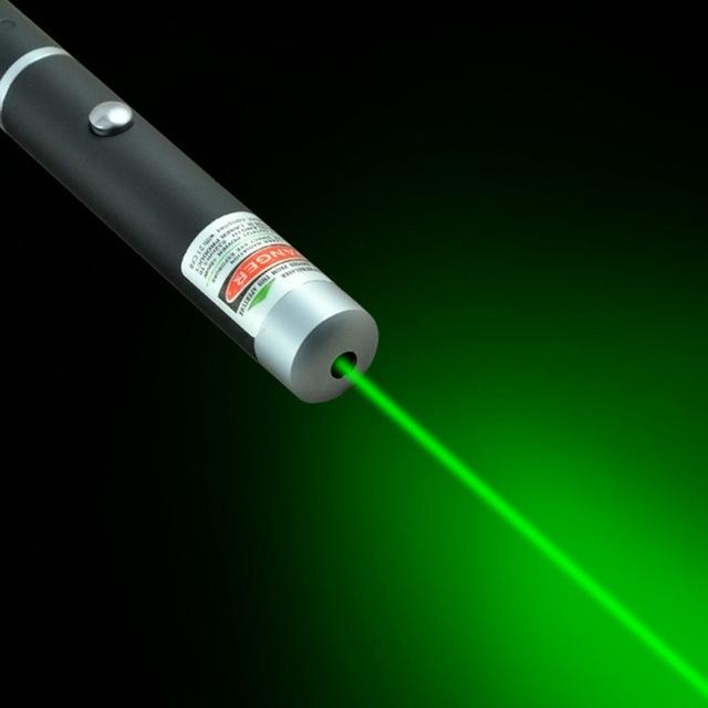 Præcisions laserpointer med høj effekt og lang rækkevidde, ideel som måleinstrument eller sigte.