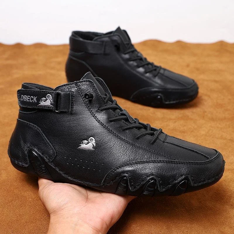 Sorte håndlavede high-top sneakers til mænd. Luksuriøst italiensk design for modebevidste herrer.
