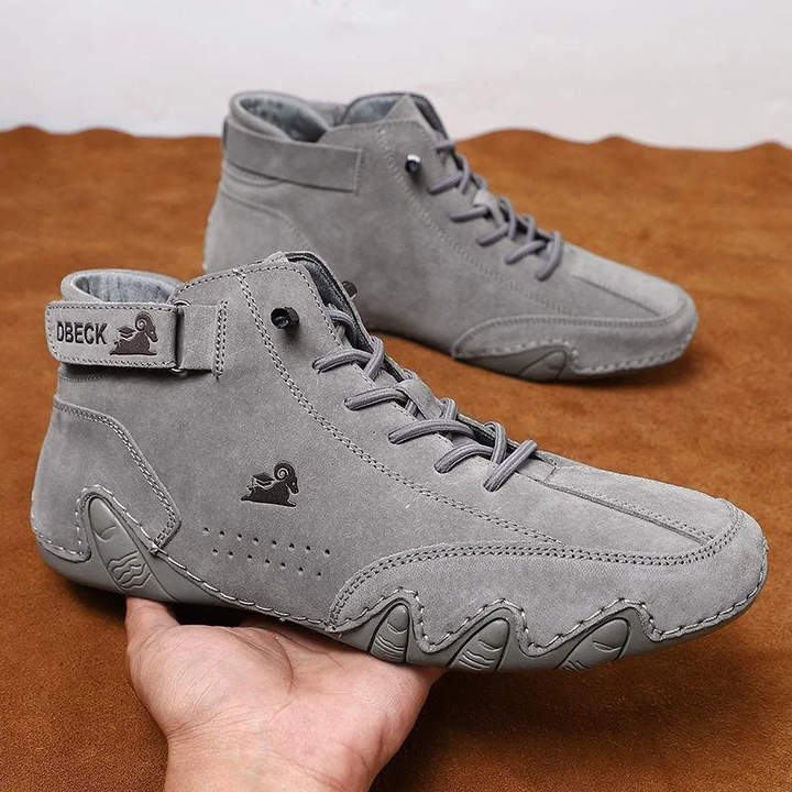 Grå italienske high-top herresko, håndlavet for ultimativ komfort og elegant fritidsstil.