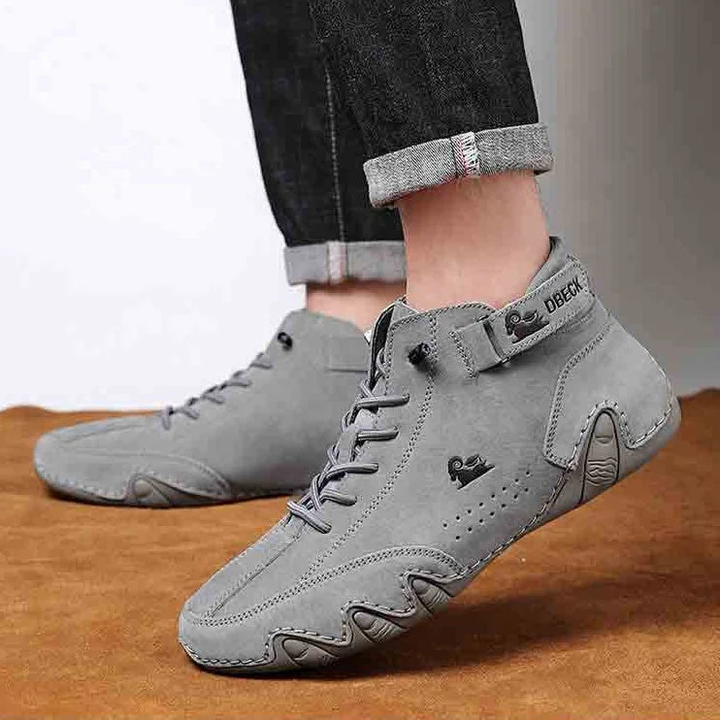 Kvalitets high-top sneakers til herre. Håndlavet italiensk fodtøj med elegant design og lang holdbarhed.