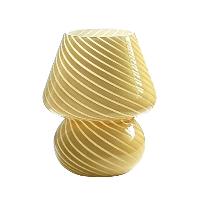 Luksuriøs Murano-inspireret bordlampe. Håndlavet design, perfekt som stemningslys og boligindretning.