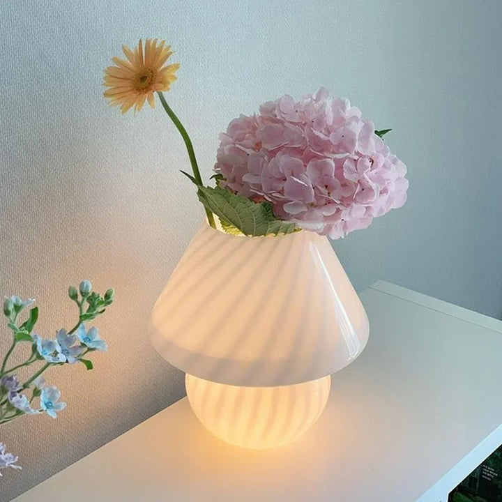 Luksus bordlampe i Murano-stil med farverigt, håndlavet glas. Skaber stemningsfuld belysning og interiør.