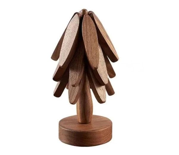 Håndlavet træ grydeunderlag & coaster sæt i naturligt design, perfekt til spisestuen og bordbeskyttelse.