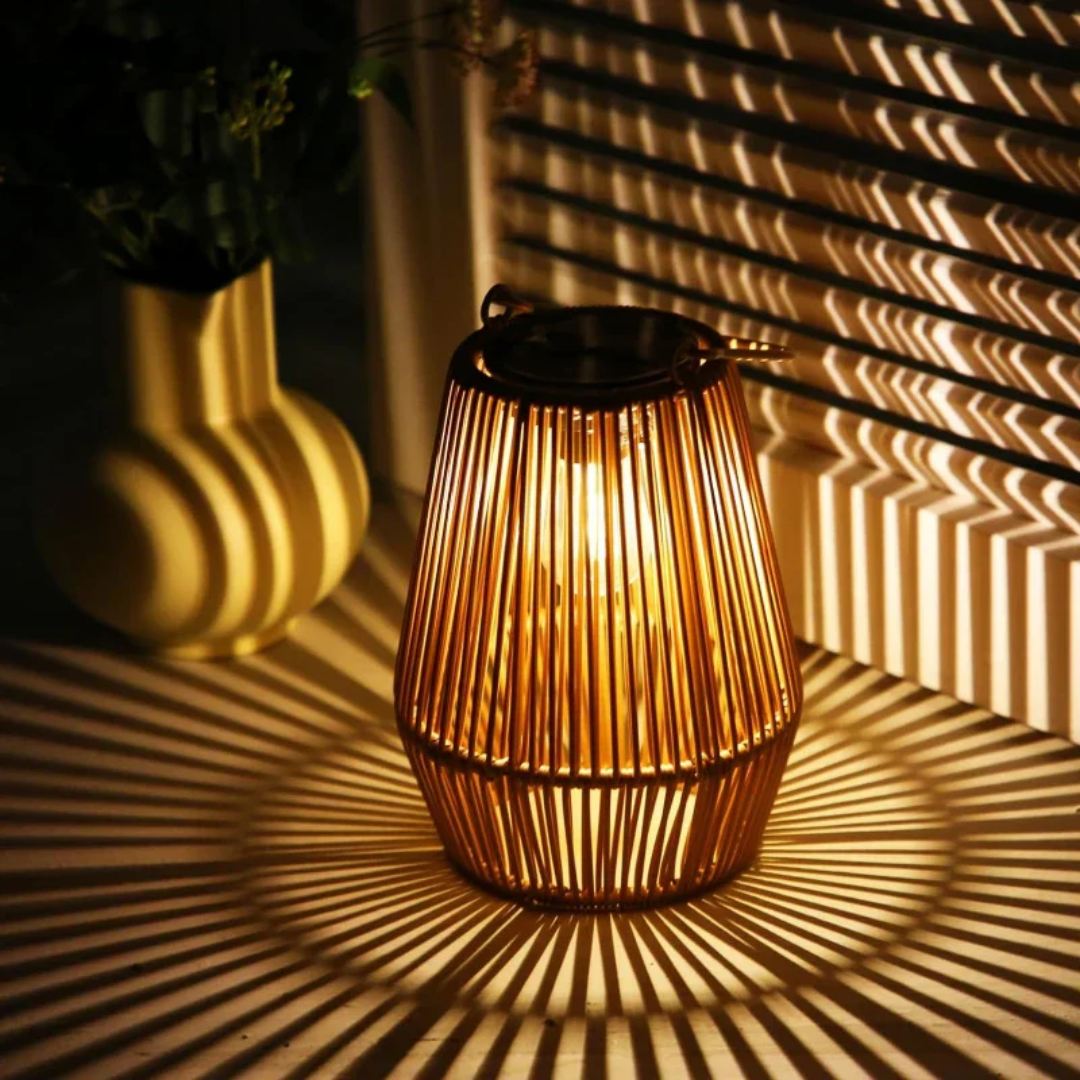 Håndlavet solar havelanterne af rattan, LED, vandtæt, ideel til terrasse og altan, stilfuldt design.