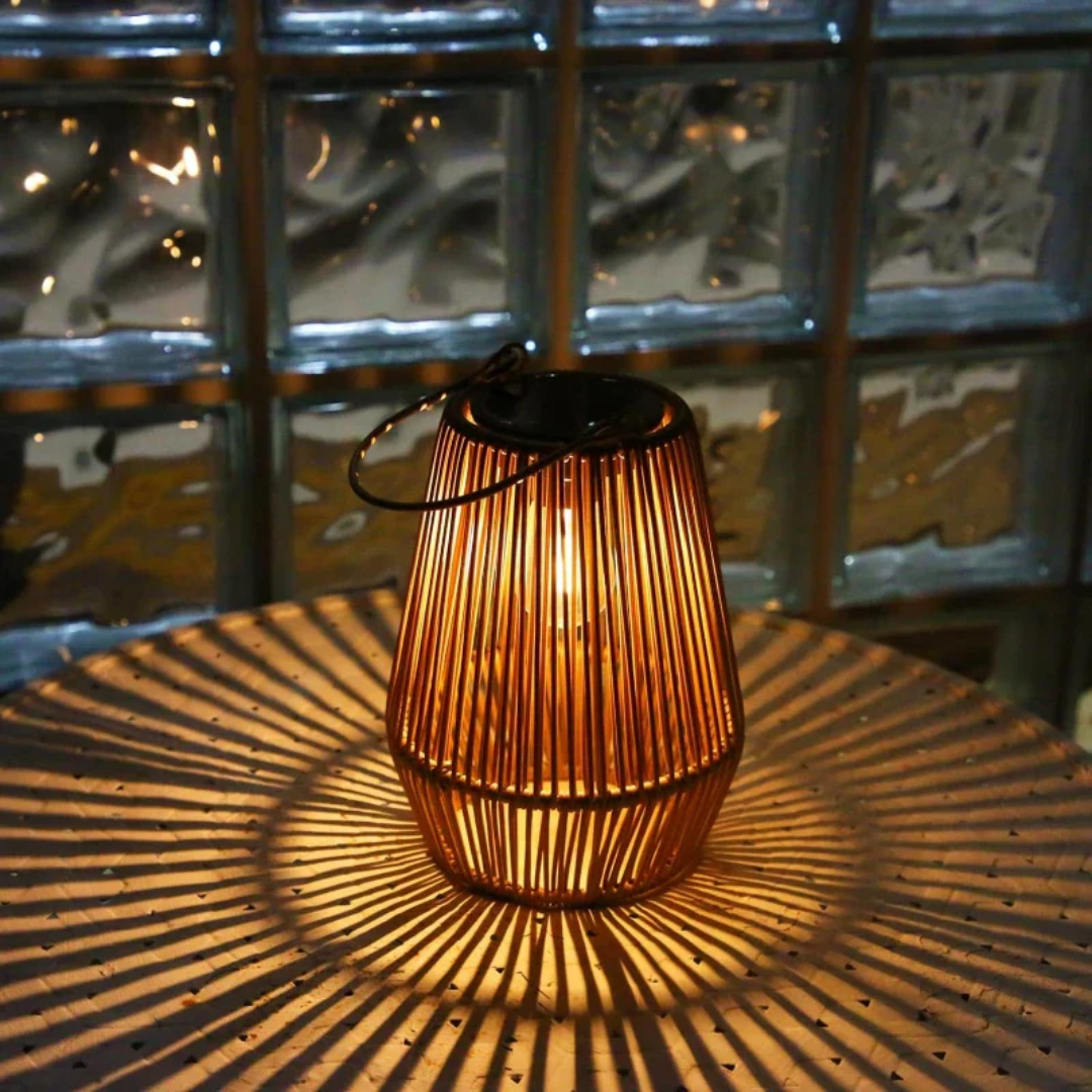 Håndlavet solar havelanterne af rattan, LED, vandtæt, ideel til terrasse og altan, stilfuldt design.