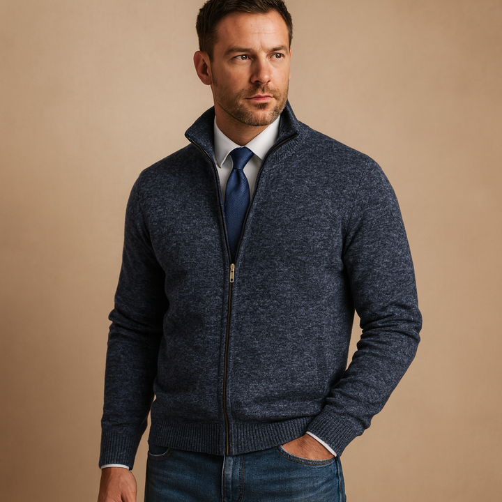 Tidløs herre cardigan med lynlås i klassisk strikdesign. Ideel for et smart casual look og elegant herremode.