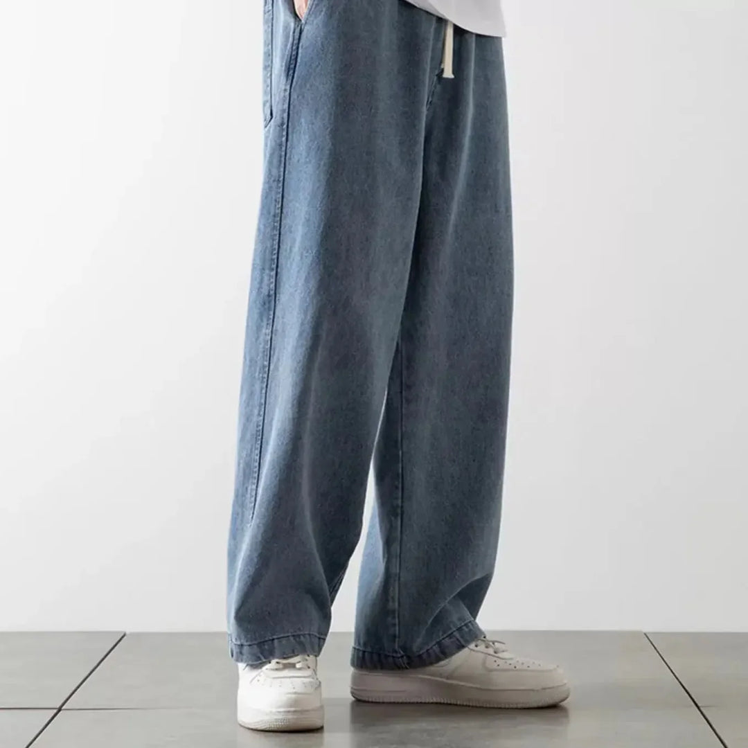 Sorte herre baggy jeans med løs pasform, perfekt til streetwear. Stilfulde og komfortable denimbukser.