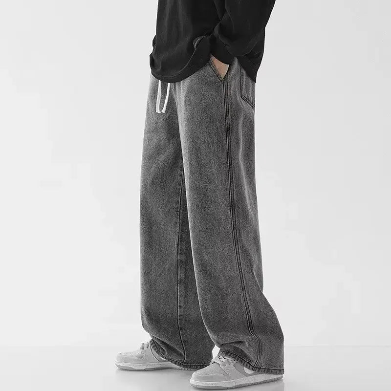 Sorte baggy herrejeans for et trendy streetwear-look. Afslappet pasform og behagelig elastisk talje.