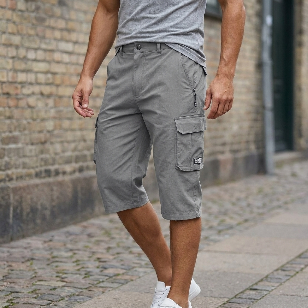 Praktiske herre cargo shorts med mange funktionelle lommer. Ideelle til udendørs brug og eventyr.
