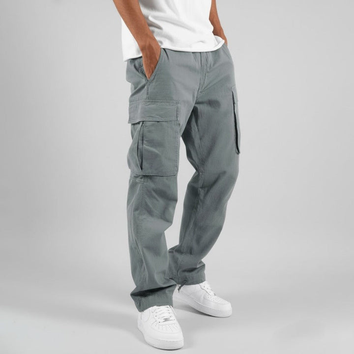Trendye herre cargobukser: Afslappet pasform, sidelommer og streetwear-stil. Perfekte bukser til mænds dagligdag og mode.