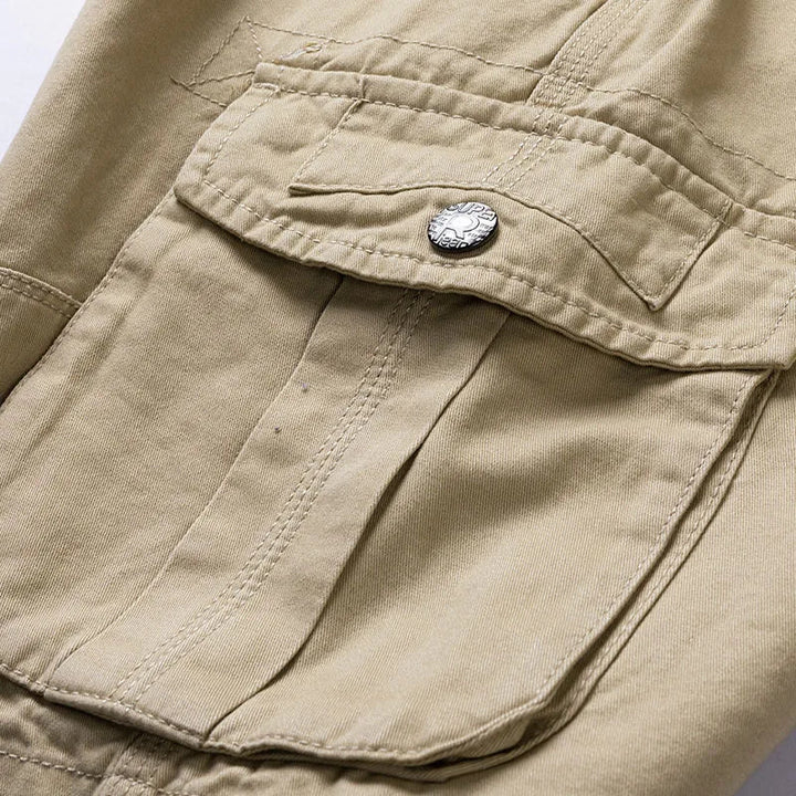 Alsidige herre cargoshorts med masser af lommer, perfekte til både stilfuld og praktisk påklædning.