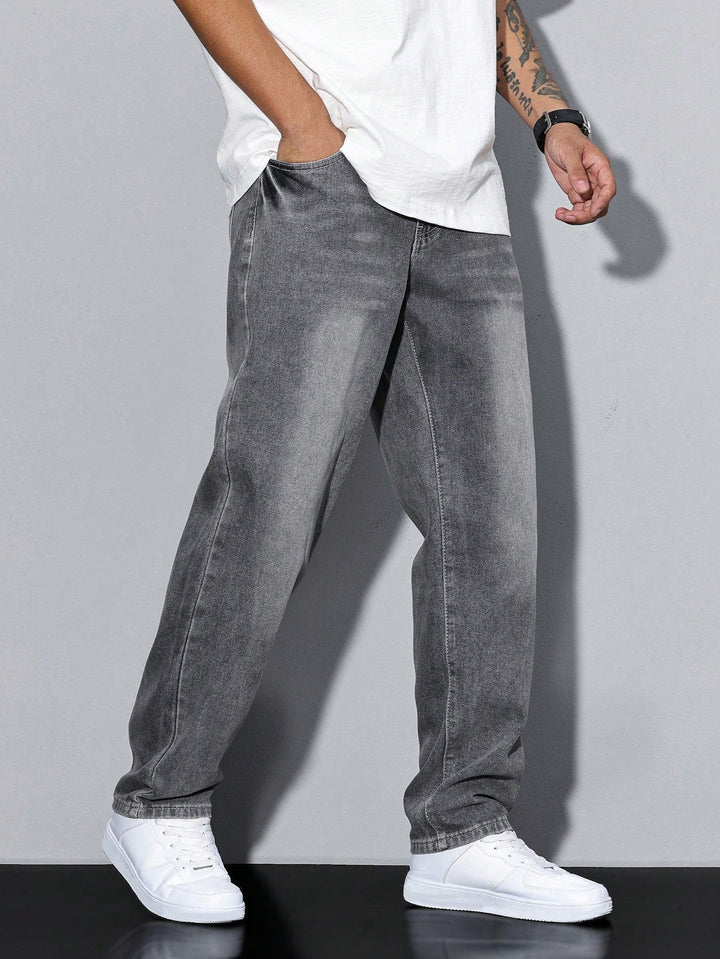 Tidløse grå herre jeans med straight leg pasform, ideelle til casual brug.