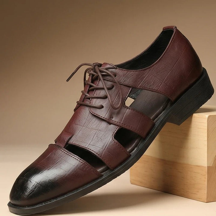 Alsidige herre sandaler med lukkede tæer, sort fisherman design, perfekte til både by og natur.