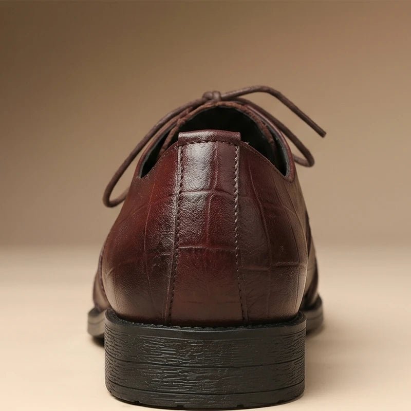 Klassiske brune herre fisherman sandaler med lukkede tæer, stilfulde sommersko til mænd.