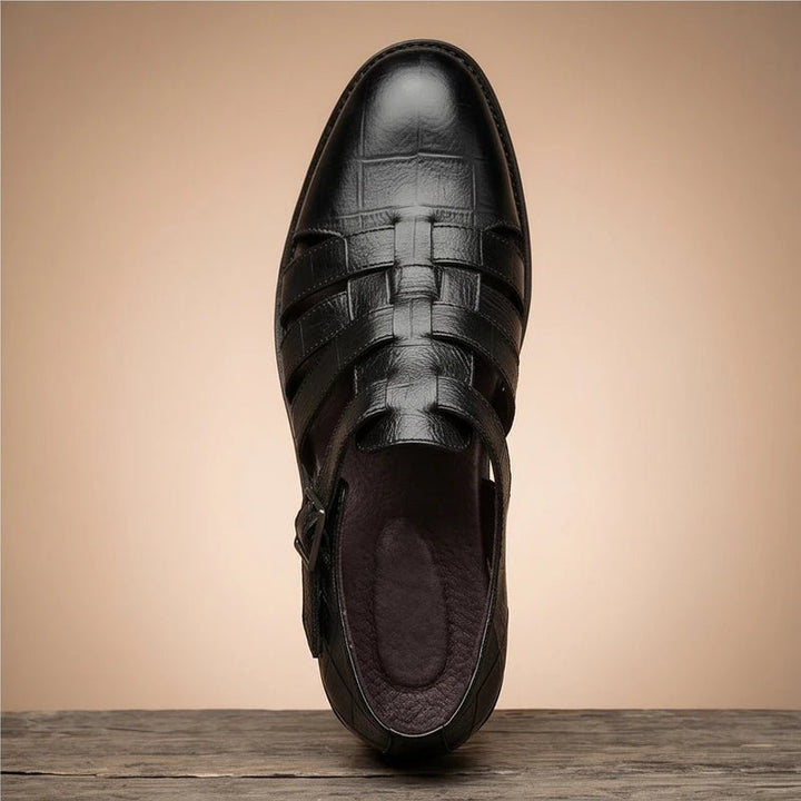 Brune herre sandaler med lukkede tæer, fisherman design, spænde, perfekte som fritidssko.