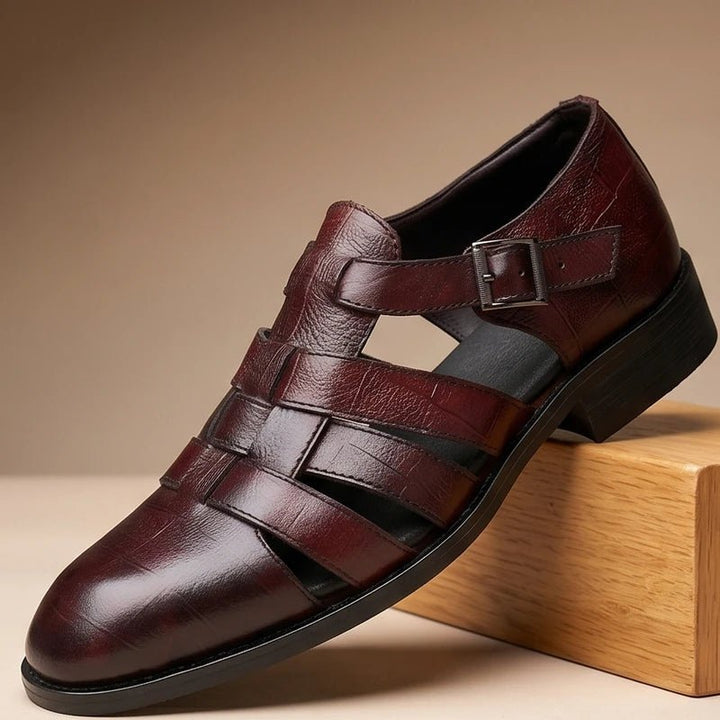 Robust herre fisherman sandal, sort, flettet design og lukket tå, til komfortabel fritidsbrug.