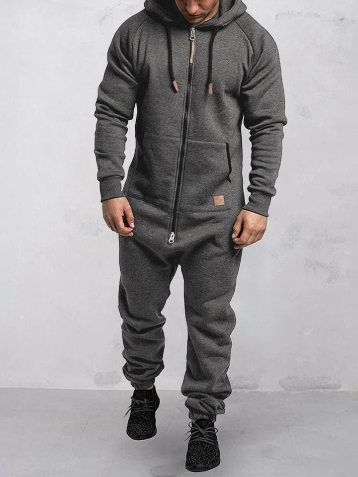 Mænds komfortable jumpsuit i grå med lynlås, ideel som hyggetøj og fritidsbeklædning.