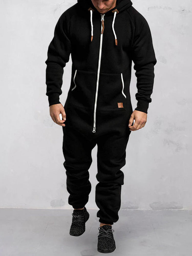 Alsidig herre jumpsuit med hætte i sort, en komfortabel hættetrøje og bukser i ét design.