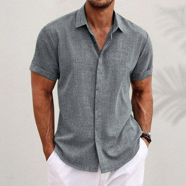 Moderne herreskjorte, kortærmet og casual regular fit. Ideel til den afslappede sommerstil.