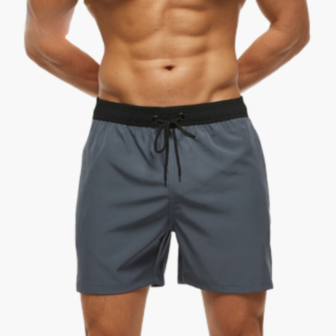 Letvægts herre svømmeshorts; med snøretræk for optimal pasform og hurtigtørrende kvalitet til mænd.