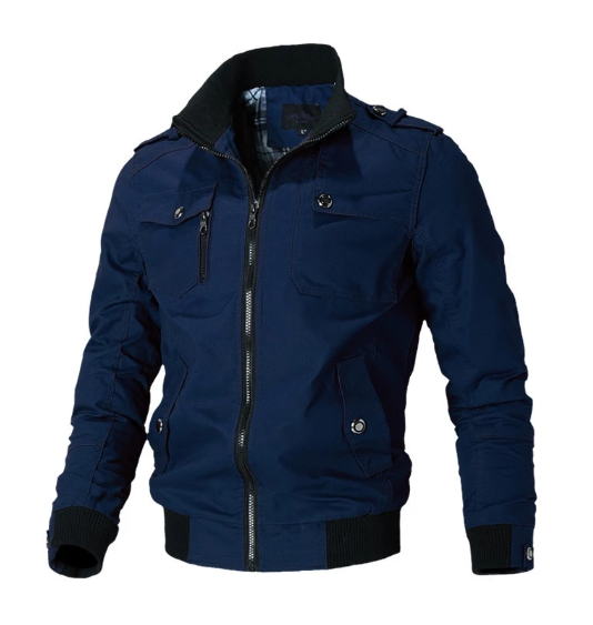 Stilren herre militærjakke med høj krave; ideel til efterår og vinter, casual elegance.