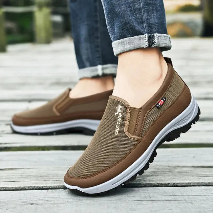 Herre slip-on sko med svangstøtte for optimal komfort. Lette og behagelige fritidssko til hverdag.