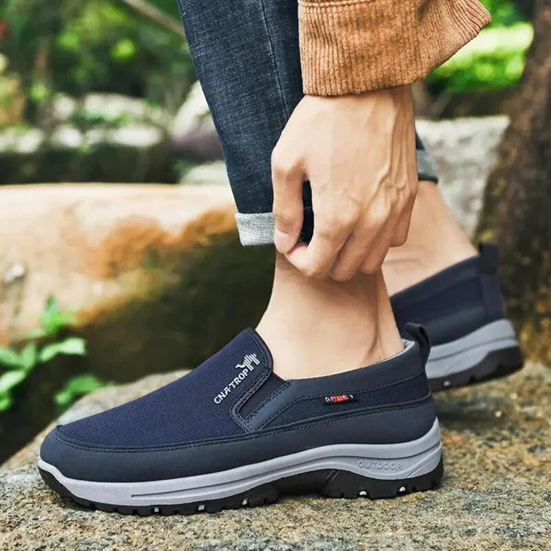 Stilfulde herresko med svangstøtte, designet som letvægts slip-on for ubesværet påklædning.
