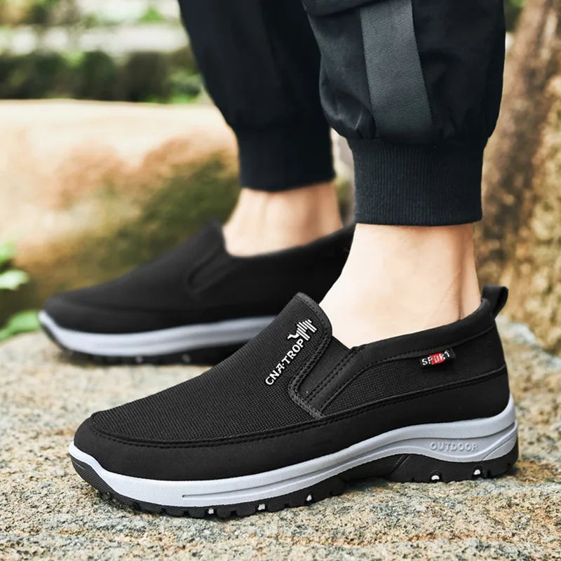 Moderne slip-on herresko, der tilbyder fremragende svangstøtte og er komfortable som fritidssko.