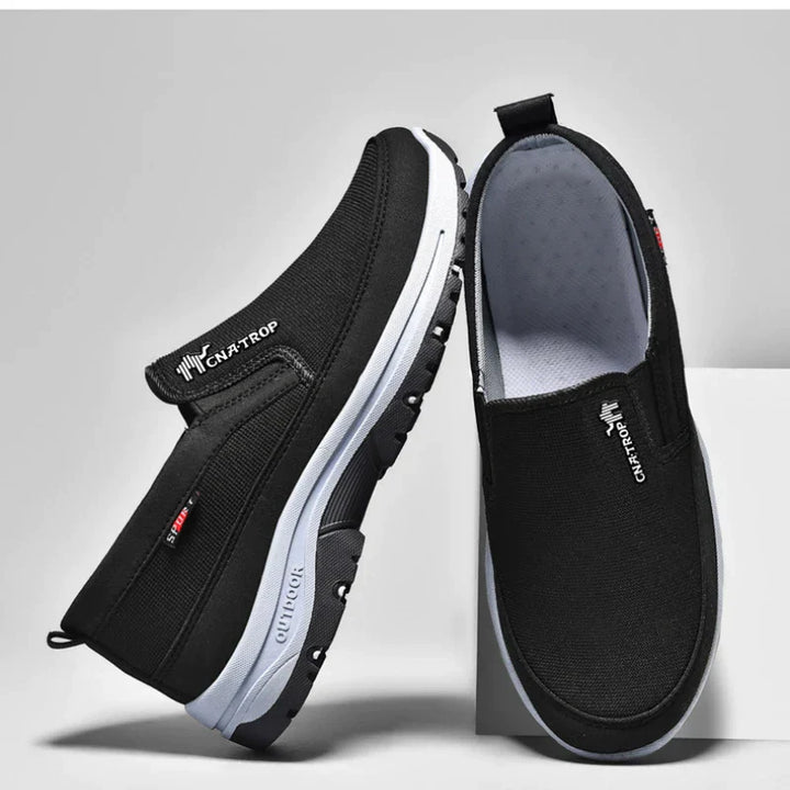 Skridsikre herre slip-on sko med robust sål og ergonomisk svangstøtte, perfekt til alle underlag.
