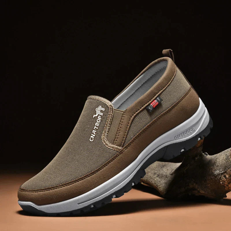 Alsidige herre slip-on sko, der fungerer som både fritidssko og komfortsko med god svangstøtte.