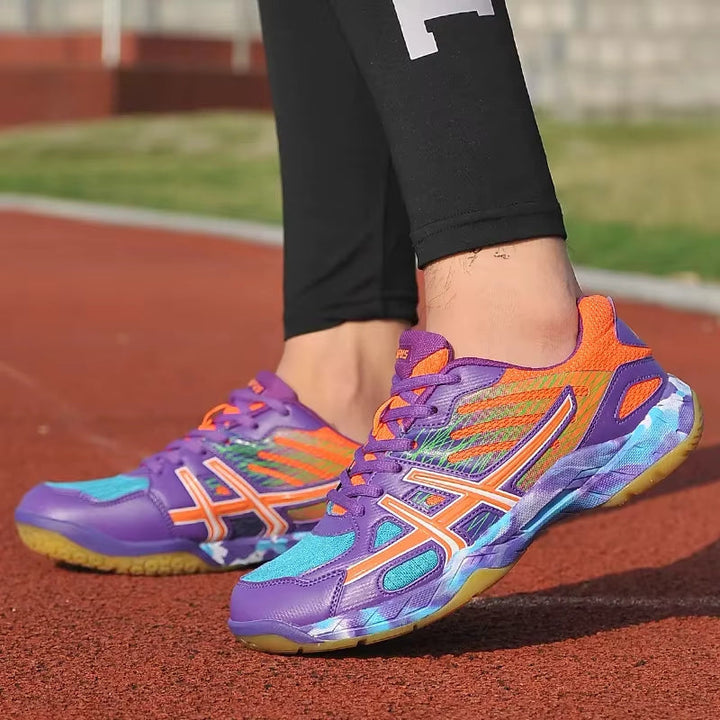 Frontbillede: Herre sneakers med snørebånd, stilfuldt print og skridsikker sål. Komfortabelt og modent fodtøj.