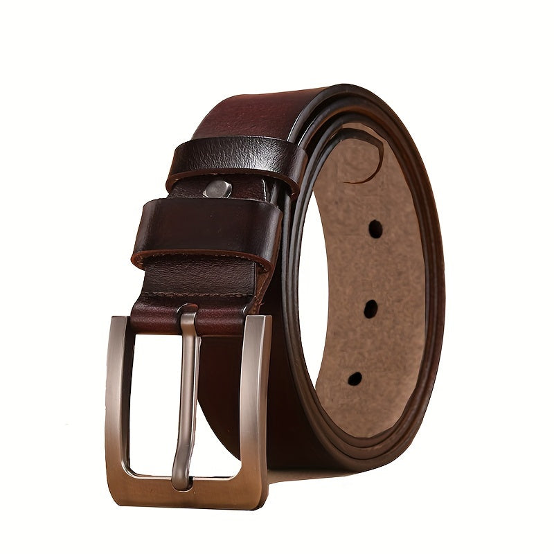 Elegant herrelæderbælte i mørkebrun, fremhæver stilfuld herremode og accessories med pin-spænde.