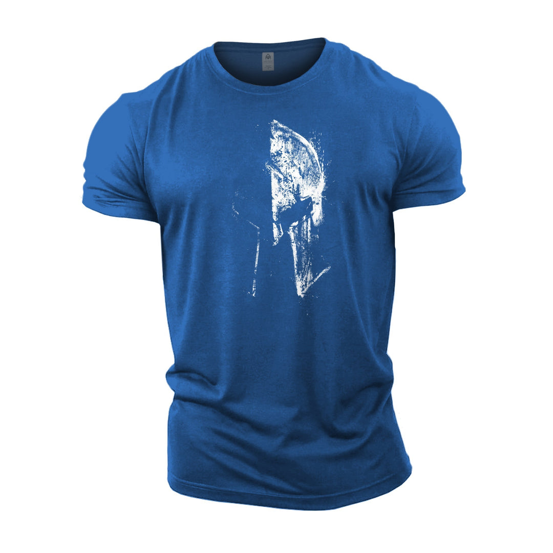 Herre fitness T-shirt i lyseblå på en model, der viser tøjets pasform og farve.