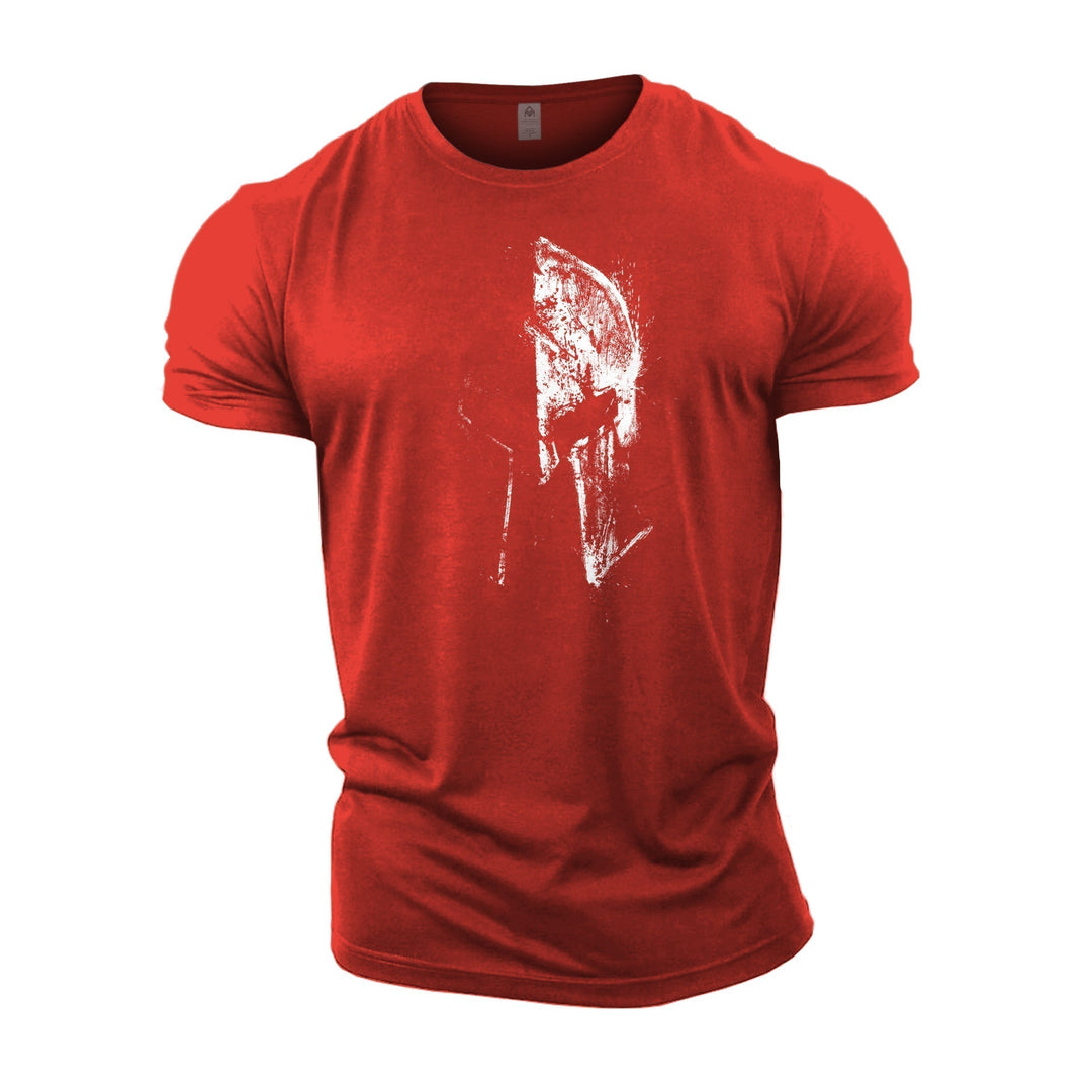 Herre fitness T-shirt i rød, en model, der poserer, fremhæver farvens livlighed og design.