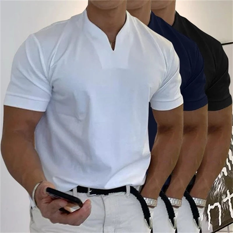 Mænds fitness T-shirt i hvid med V-udskæring og korte ærmer, ideel til sport og fritid, moderne og behagelig pasform.