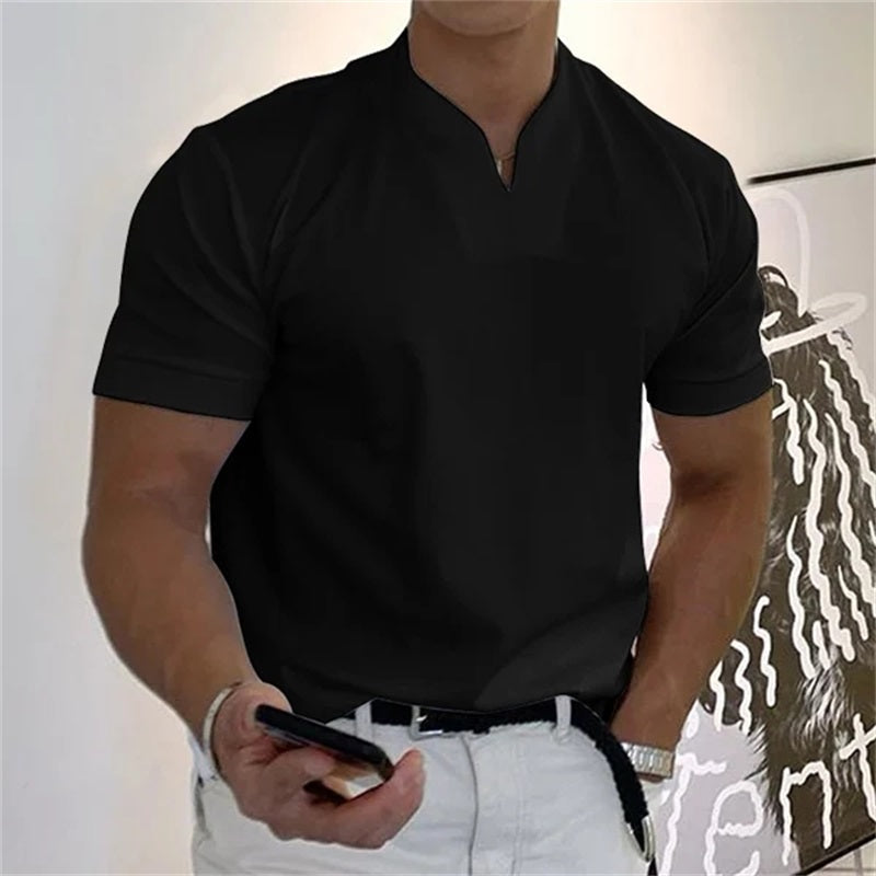 Mænds fitness T-shirt i hvid med V-udskæring og korte ærmer, ideel til sport og fritid, moderne og behagelig pasform.