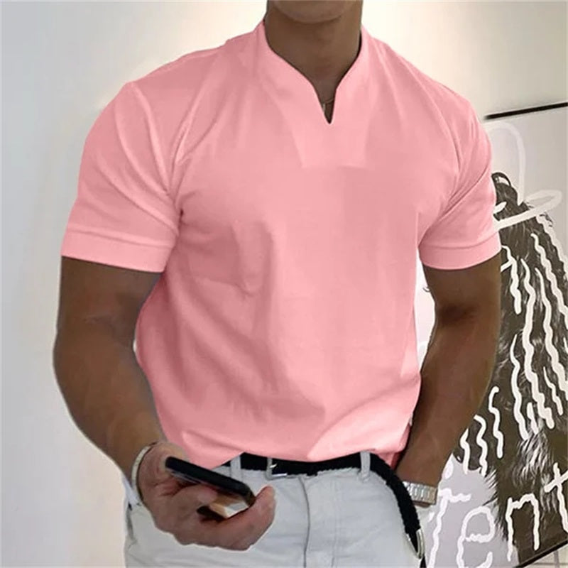 Mænds fitness T-shirt i hvid med V-udskæring og korte ærmer, ideel til sport og fritid, moderne og behagelig pasform.