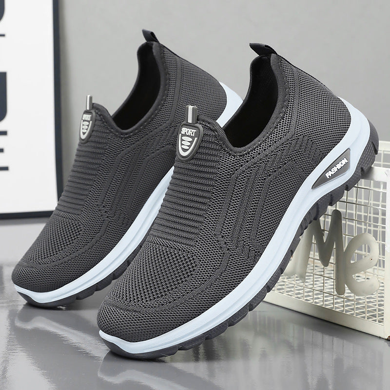 Herre åndbare slip-on sneakers med fleksibel strik-overdel for komfort og sporty look. Perfekt til hverdagsbrug, sort farve.