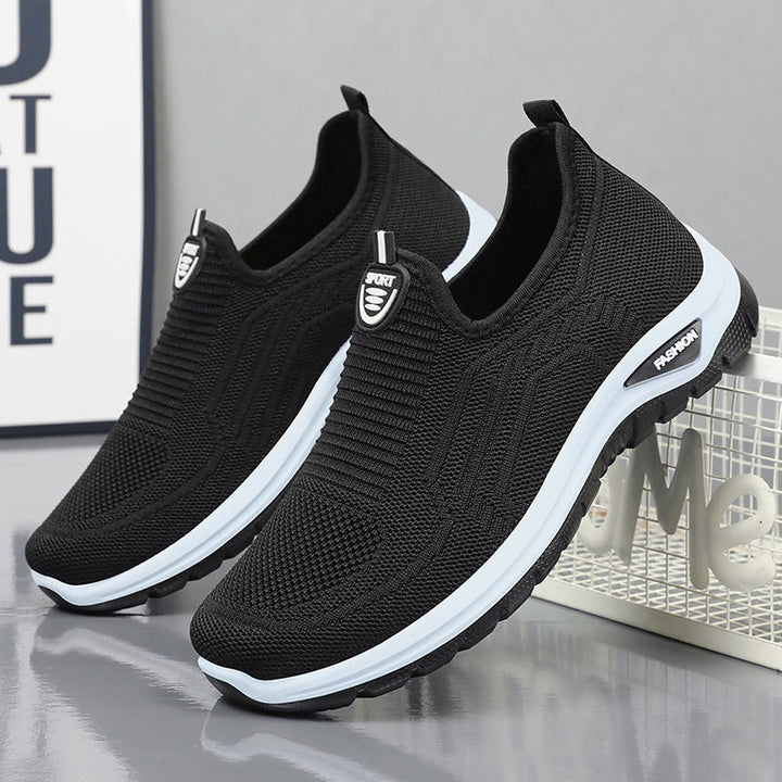 Komfortable slip-on sneakers til mænd. Åndbar overdel og polstret sål for letvægtskomfort. Ideel til aktiv livsstil, grå farve.