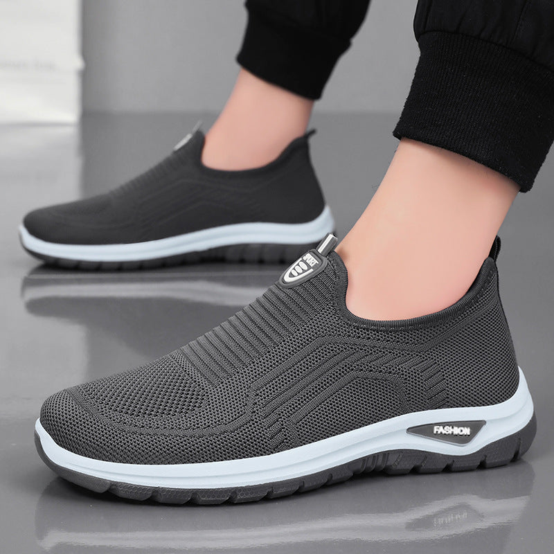 Herre sko med åndbart strikmateriale, velegnet til afslappede og sporty lejligheder. Slip-on design for nem brug.