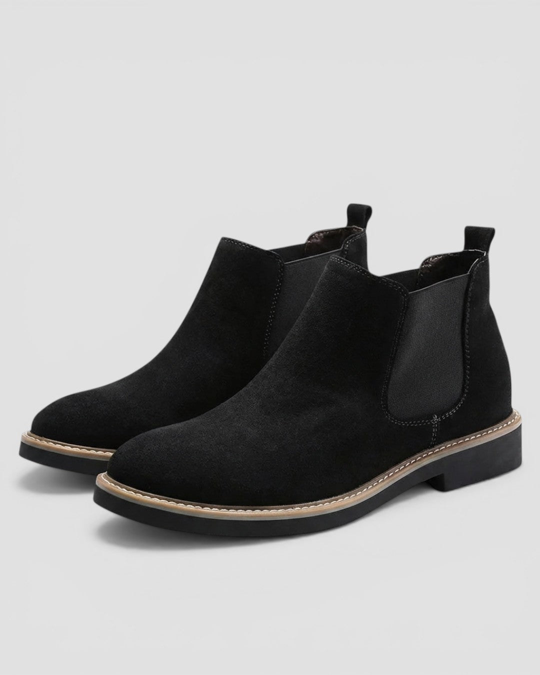 Moderne herre slip-on chelsea støvler med fleksibel sål, ideelle til efterår og vinter. Komfortabelt fodtøj.